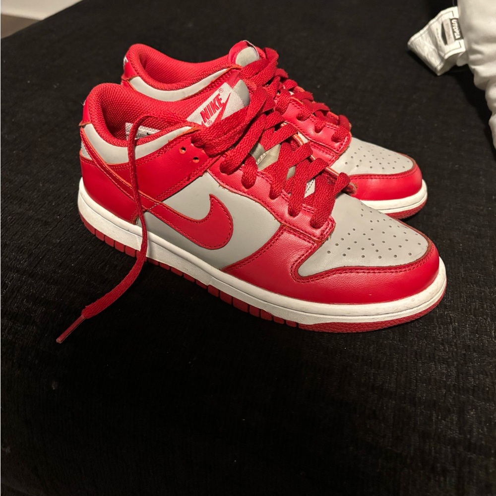 Grey and red Nike dunks size 5 in MEN which would be 7 IN WOMEN, unisex sneakers